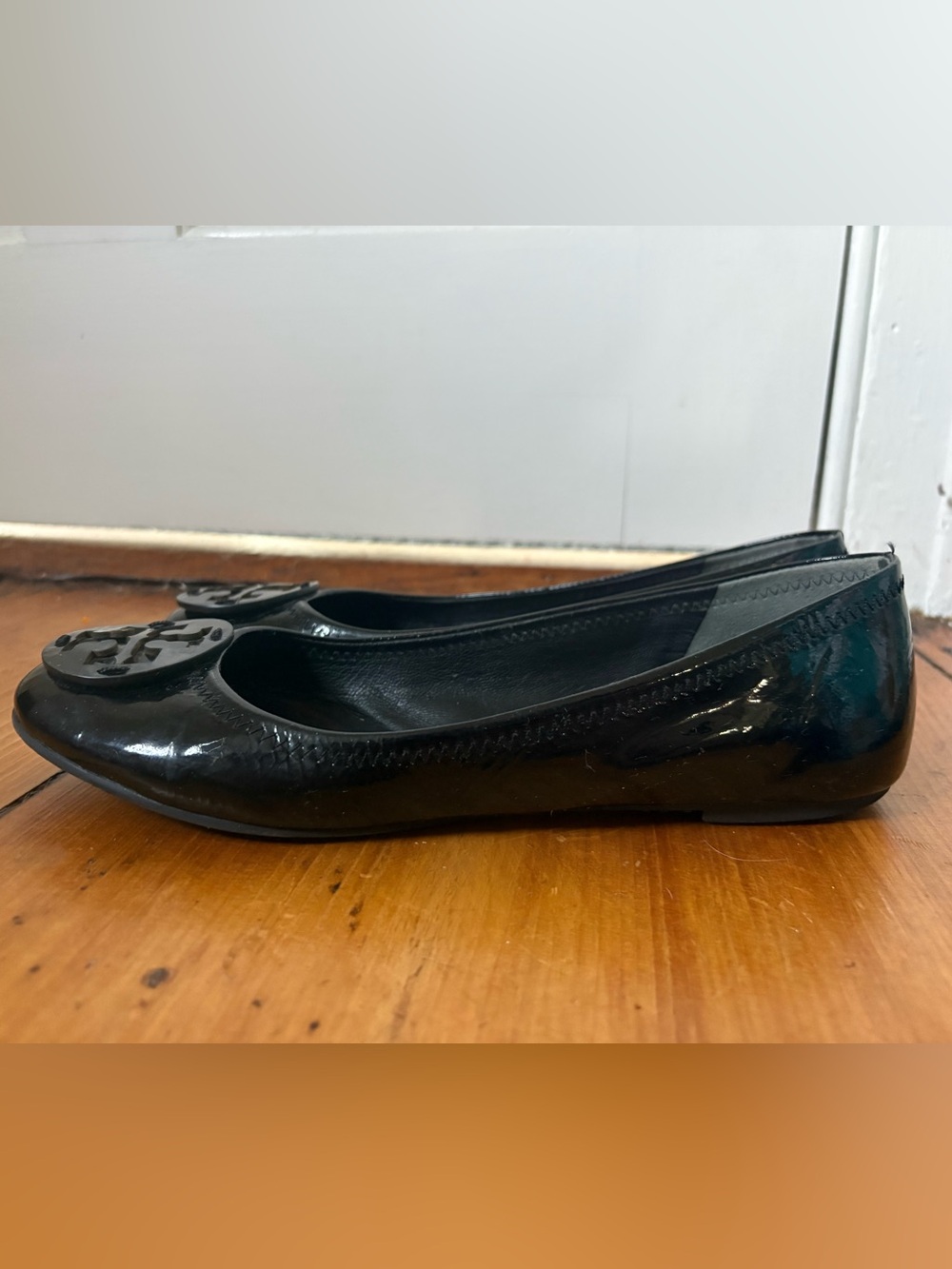 Tory Burch Reva Patent Leather Ballet Flats Black Logo, Size 9 - Classic Shiny - Picture 5 of 11